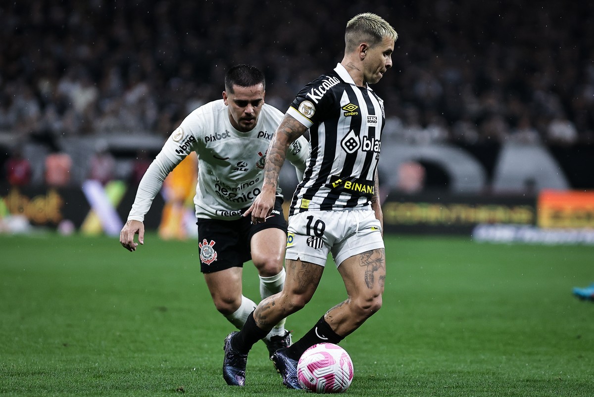 Corinthians leva empate do Santos no fim em Itaquera