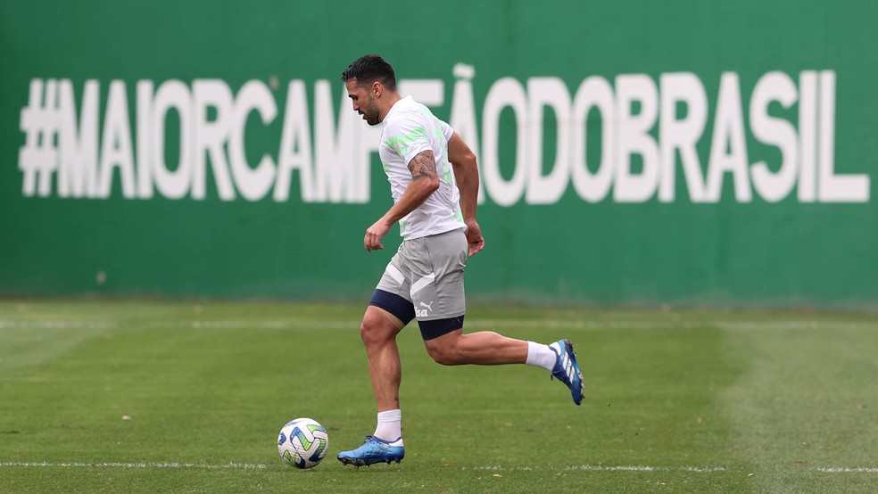 Luan durante treino do Palmeiras na Academia de Futebol  Foto: Cesar Greco