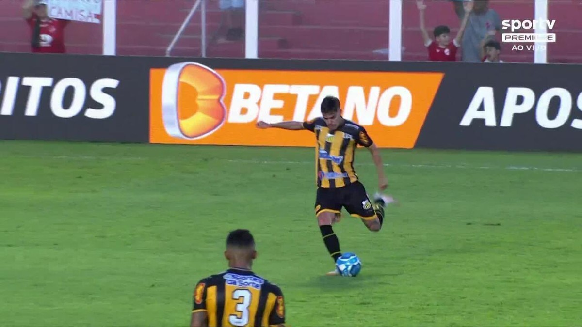 Corinthians tem acordo verbal com zagueiro Adriano Martins, do Novorizontino