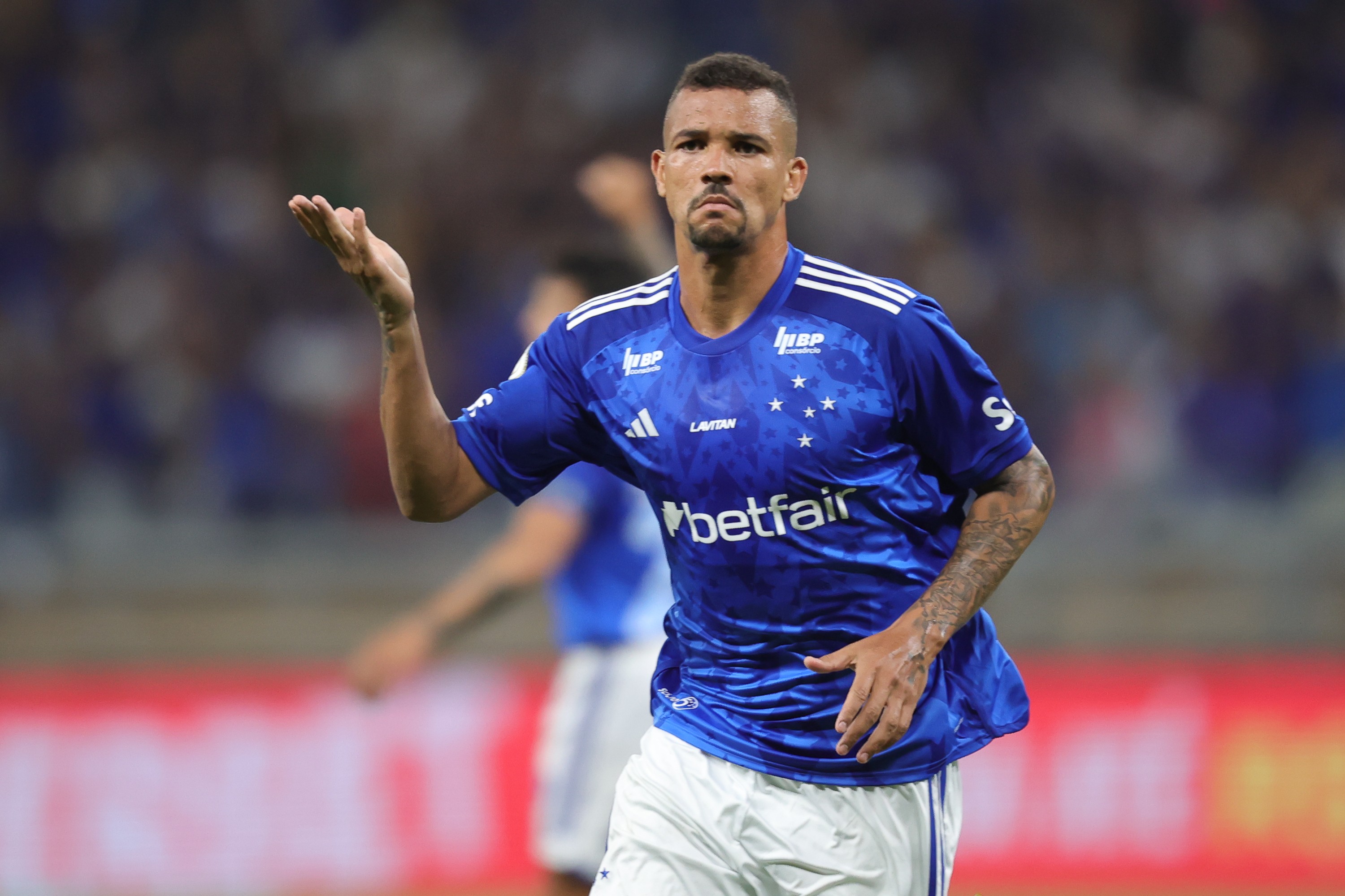 Cruzeiro acerta empréstimo de Zé Ivaldo ao Santos