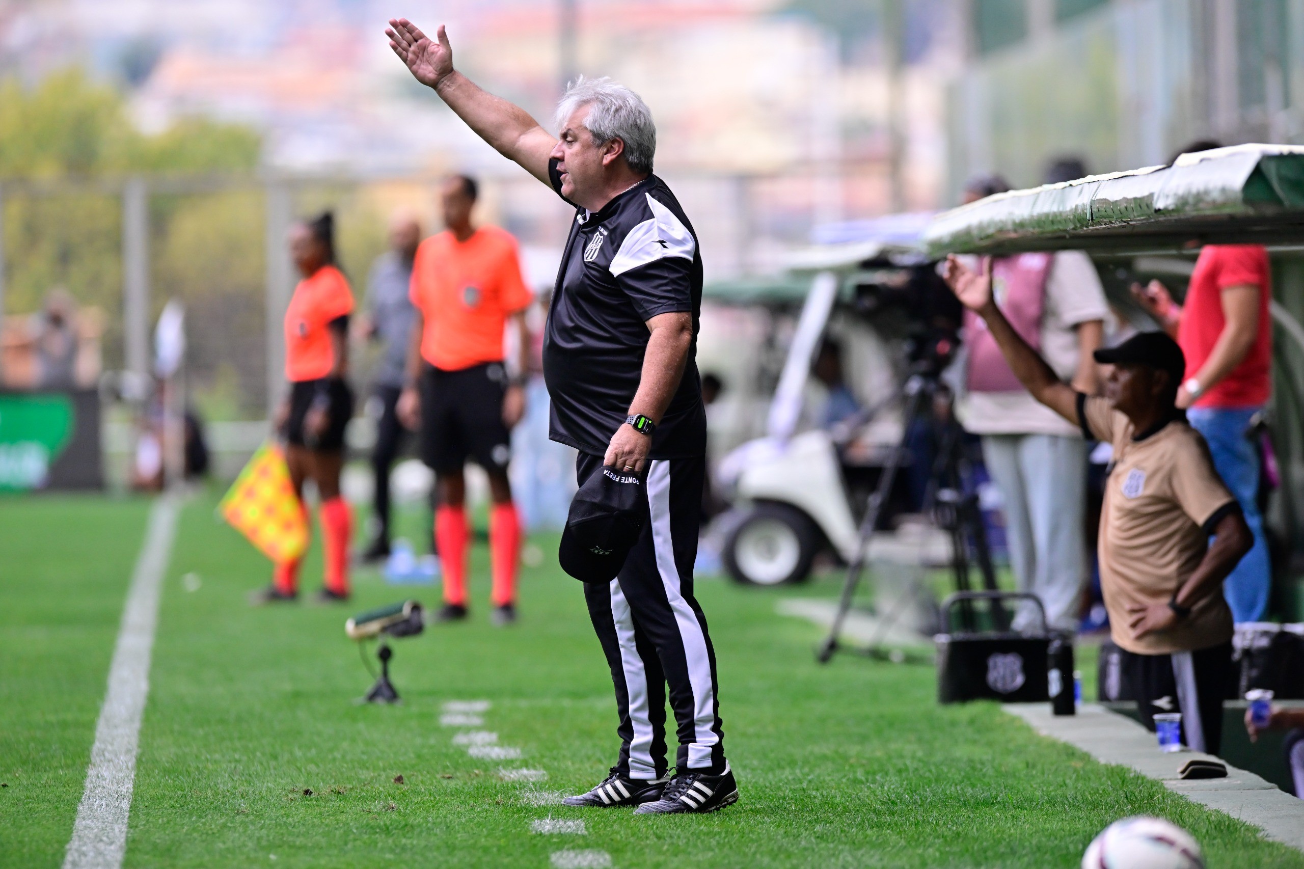Kleina destaca garotos da base da Ponte e busca união para finalizar a Série B