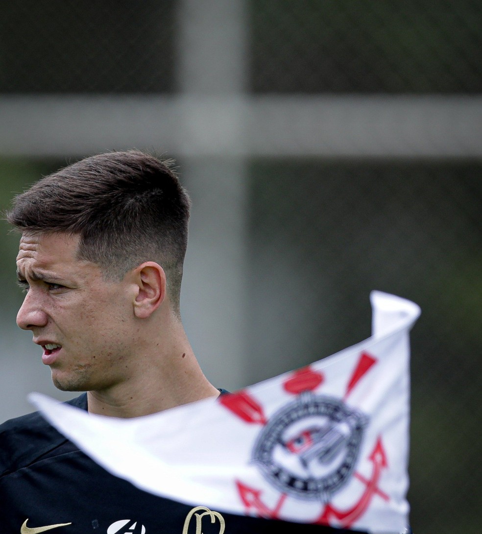 Rodrigo Garro treinou em campo enquanto aguarda a inscrição — Foto: Rodrigo Coca/Agência Corinthians