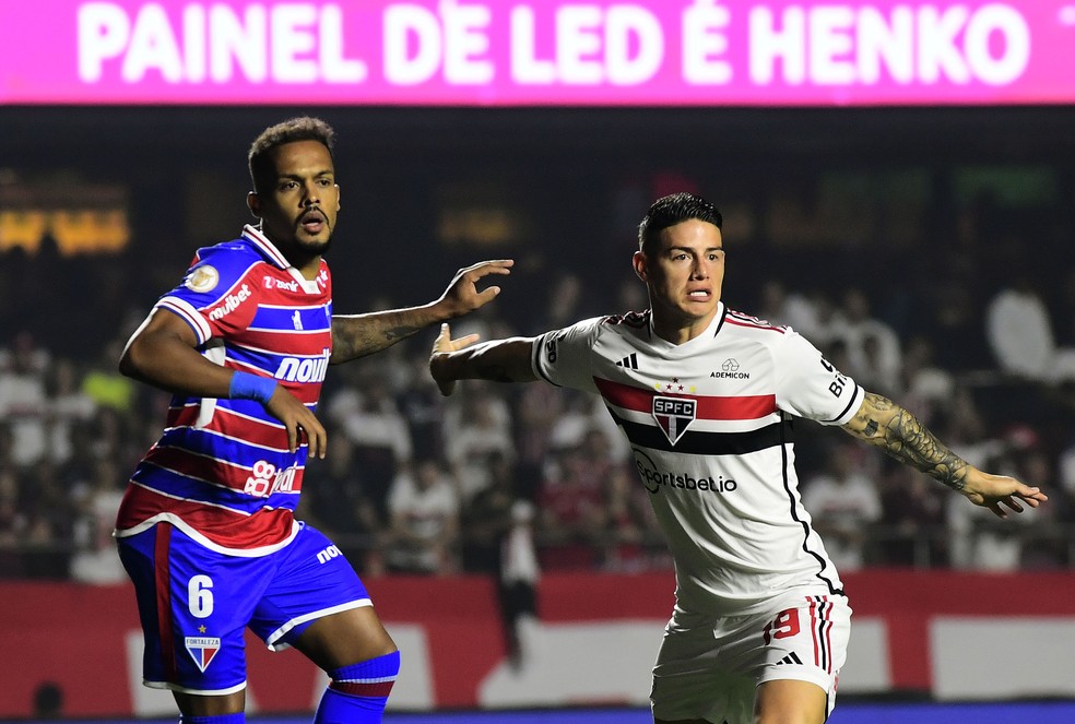 São Paulo x Fortaleza, Bruno Pacheco e James Rodríguez — Foto: Marcos Ribolli