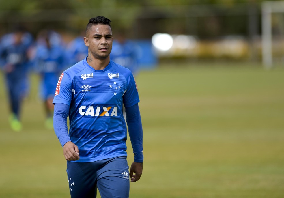 Lateral-direito Jackson rescinde contrato de empréstimo com Cruzeiro