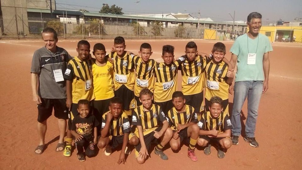 O primeiro time que Kevin jogou foi o Tossan, na várzea da zona leste de São Paulo — Foto: Arquivo pessoal