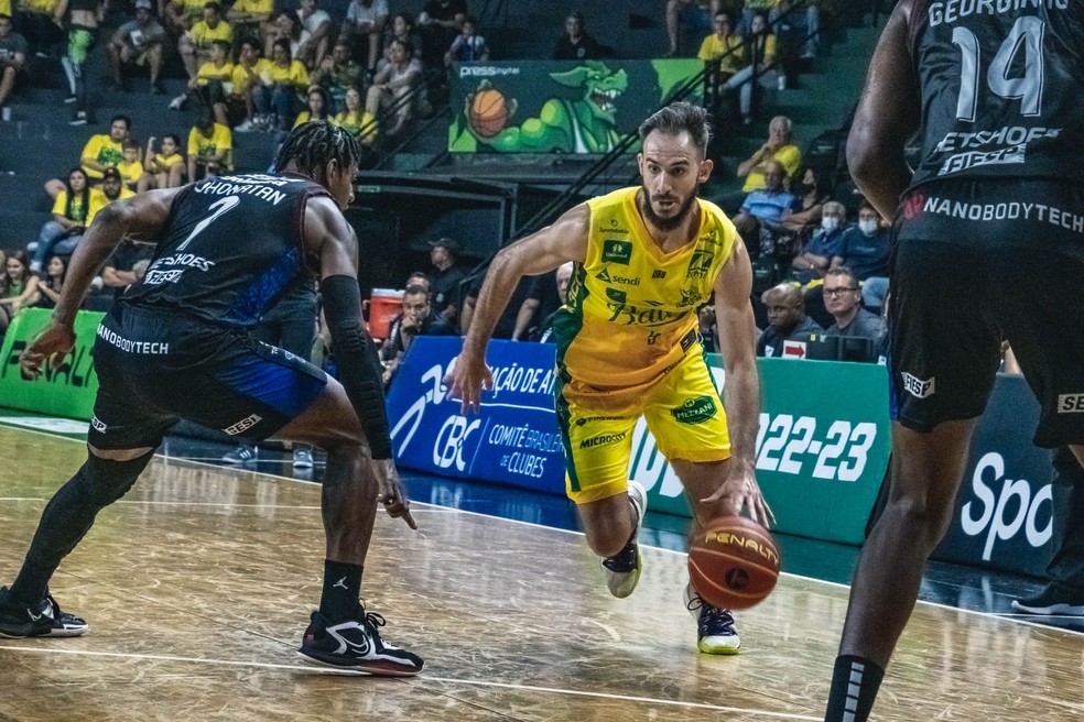 Franca vence Bauru em jogo equilibrado, com exclusão de Alex no fim e  confusão com torcida, basquete