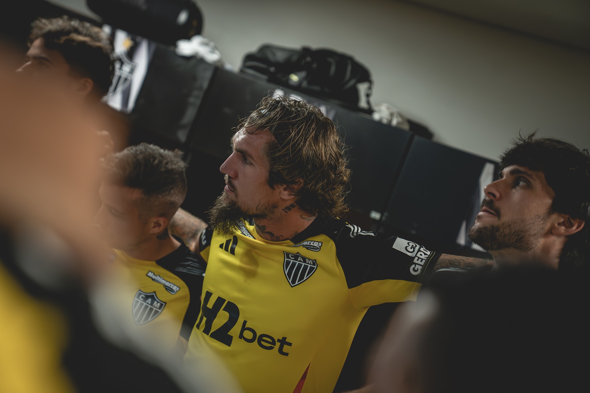Lyanco e Arana comentam salários atrasados no Atlético-MG