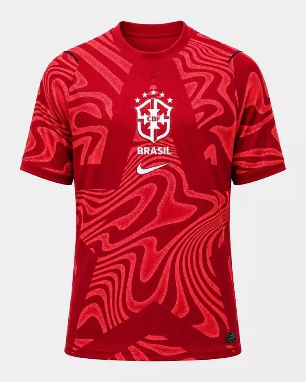 Uniforme vermelho que seria utilizado por goleiros da seleção brasileira na Copa do Mundo — Foto: Reprodução / Fifa