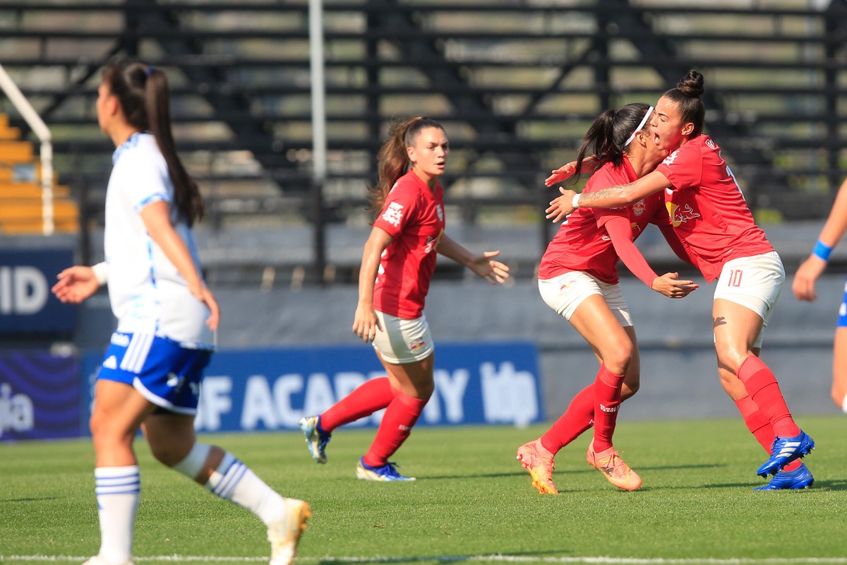 bragantino avança para enfrentar corinthians nas quartas de final do brasileirão feminino.