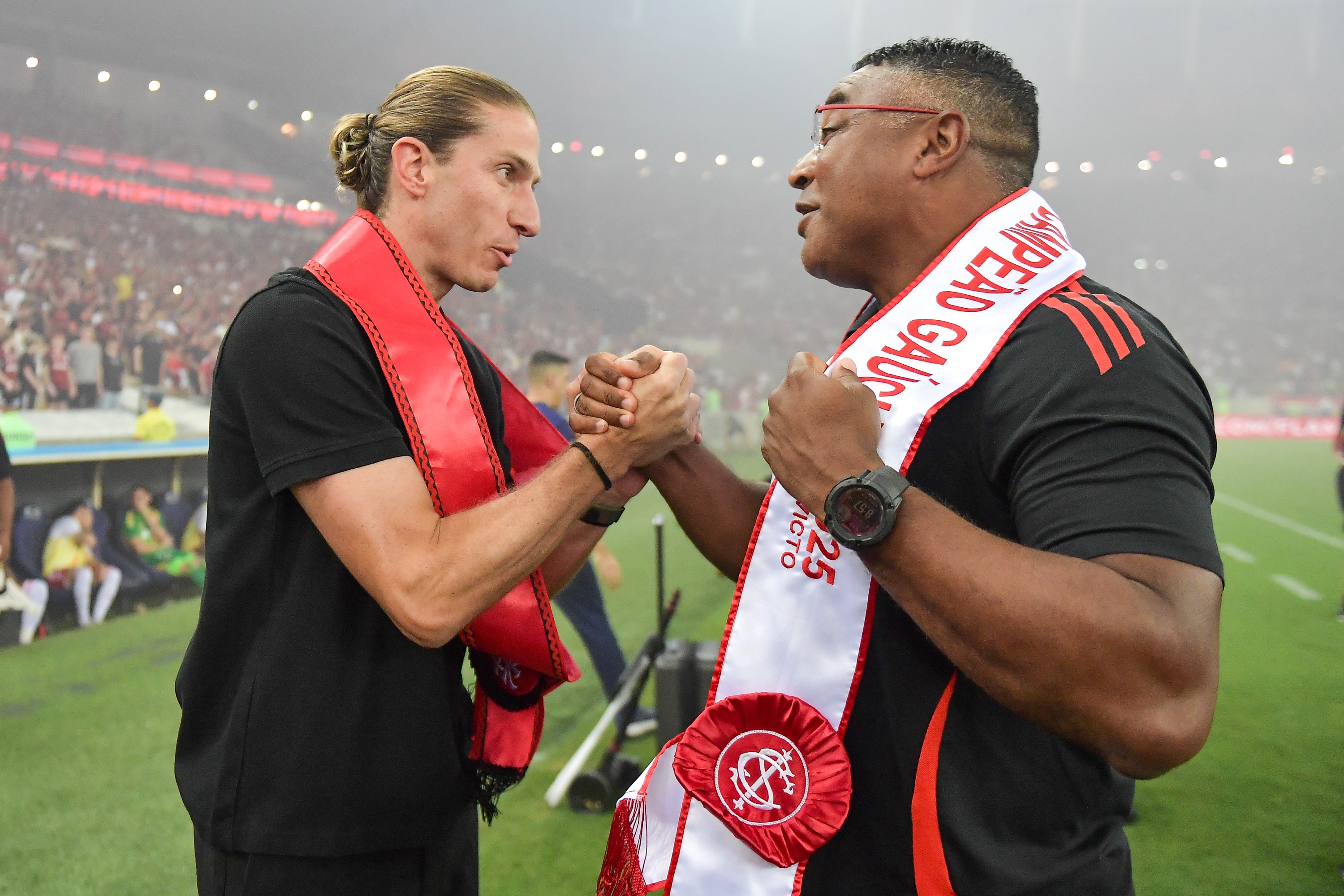 Filipe Luís elogia performance, lamenta empate e foca no contrato com Flamengo