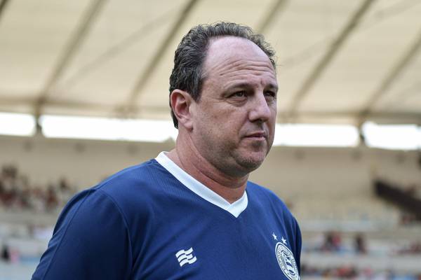 Jejum de Rogério Ceni contra o Flamengo atinge 15 jogos após derrota do Bahia.