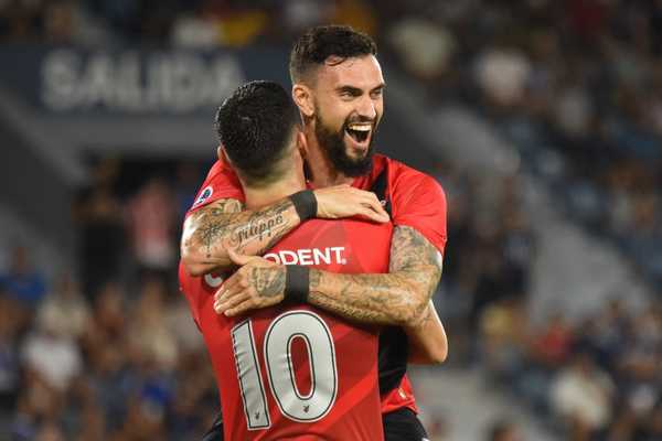 Corinthians, Athletico e Fortaleza disputam Sul-Americana e liderança no Brasileirão.