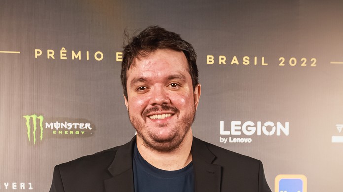 Gaules vence na categoria Melhor Streamer do Prêmio eSports Brasil 2022 -  Gazeta Esportiva
