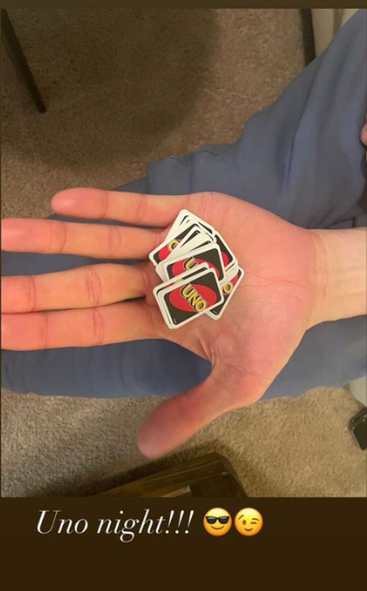 CHOQUEI on X: 🚨VEJA: Homem com mão gigante viraliza e faz cartas de  baralho parecerem miniaturas. Boban Marjanovic tem 2,24m de altura e é um  dos jogadores de basquete mais alto da