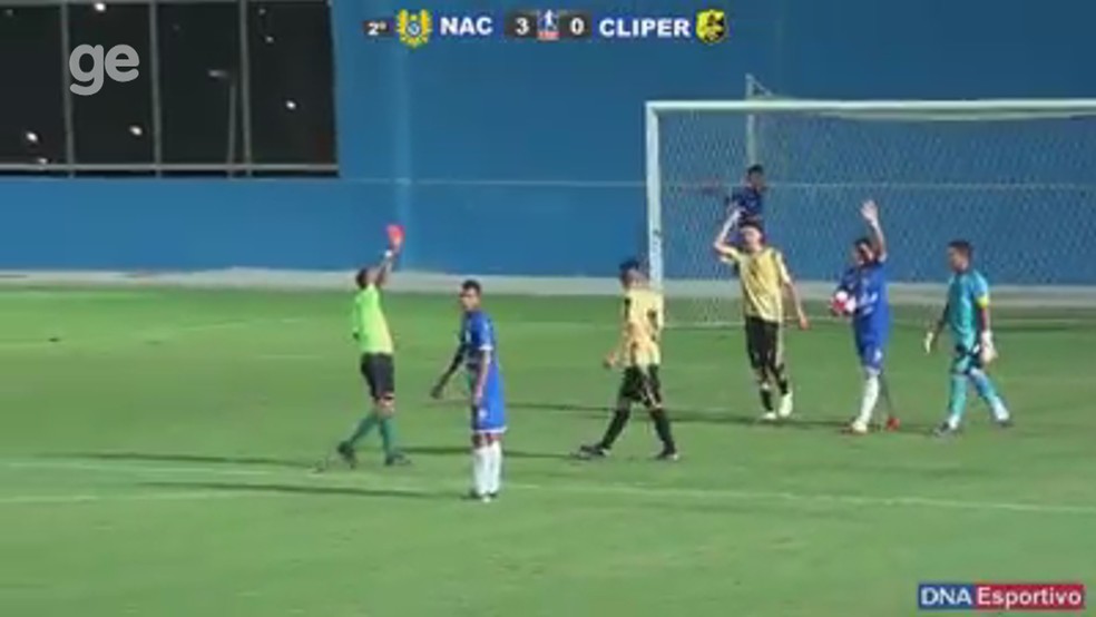 Quantos expulsos acaba o jogo futebol?