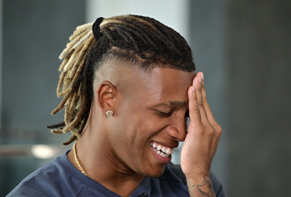 Danilo Santos durante entrevista, já como volante e atleta do Botafogo