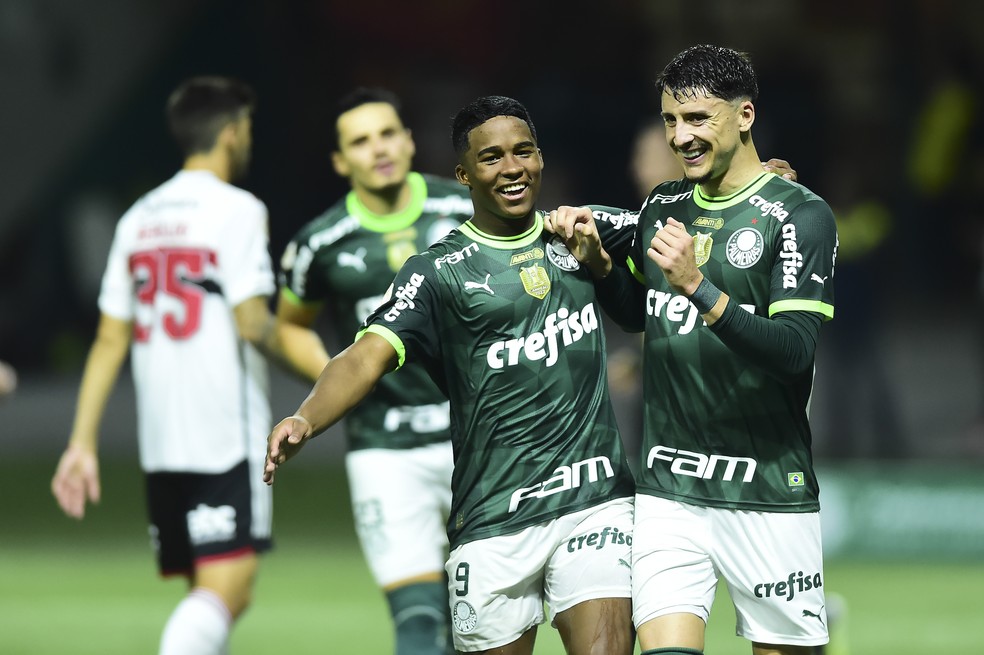 Palmeiras e Internacional vencem clássicos e se mantêm no topo da tabela do Brasileiro  Feminino