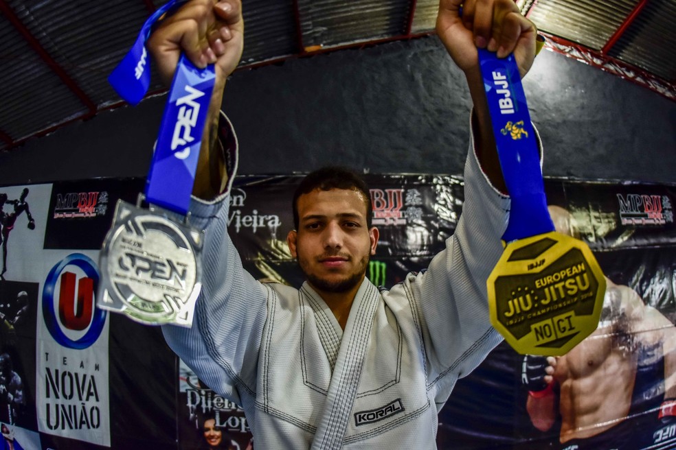 Campeã mundial de Jiu-jitsu, lutadora sobreviveu de doações na pandemia:  comecei a vender trufa no sinal, sul de minas