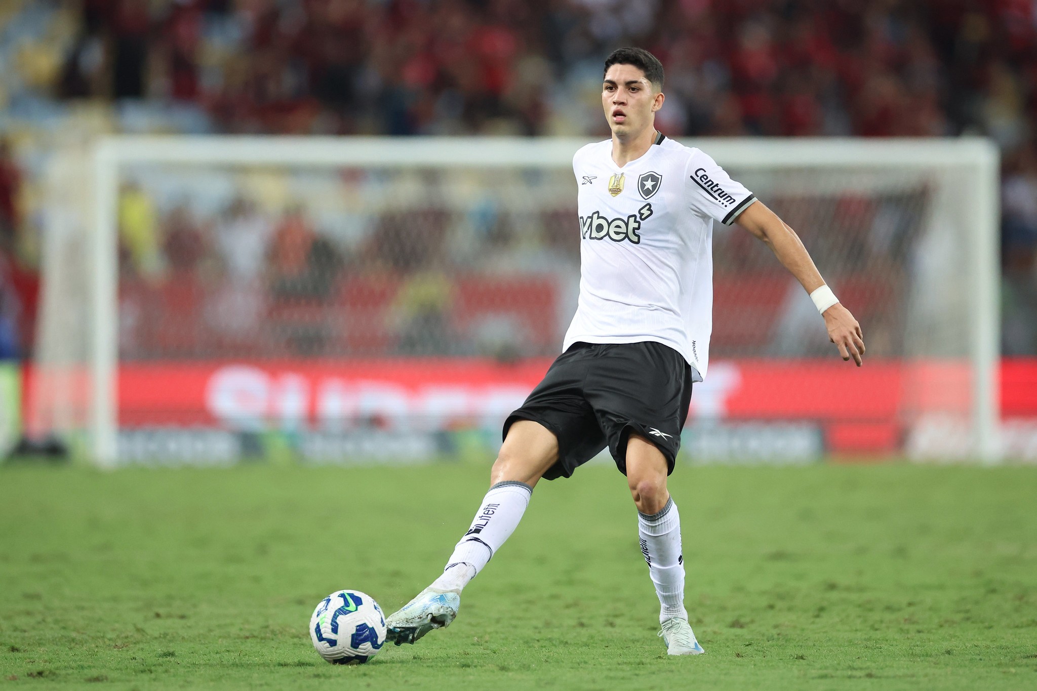 Além de Igor Jesus, Botafogo encaminha venda de Jair ao Nottingham Forest
