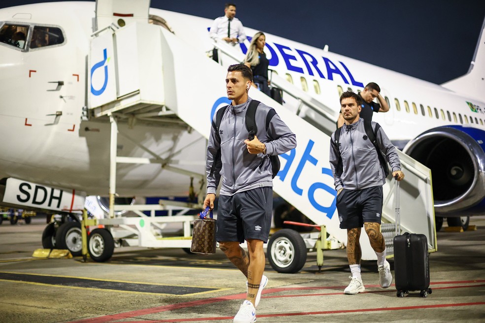Pavon deve assumir vaga de Cristian Olivera, fora da partida contra o Ceará — Foto: Lucas Uebel / Grêmio FBPA