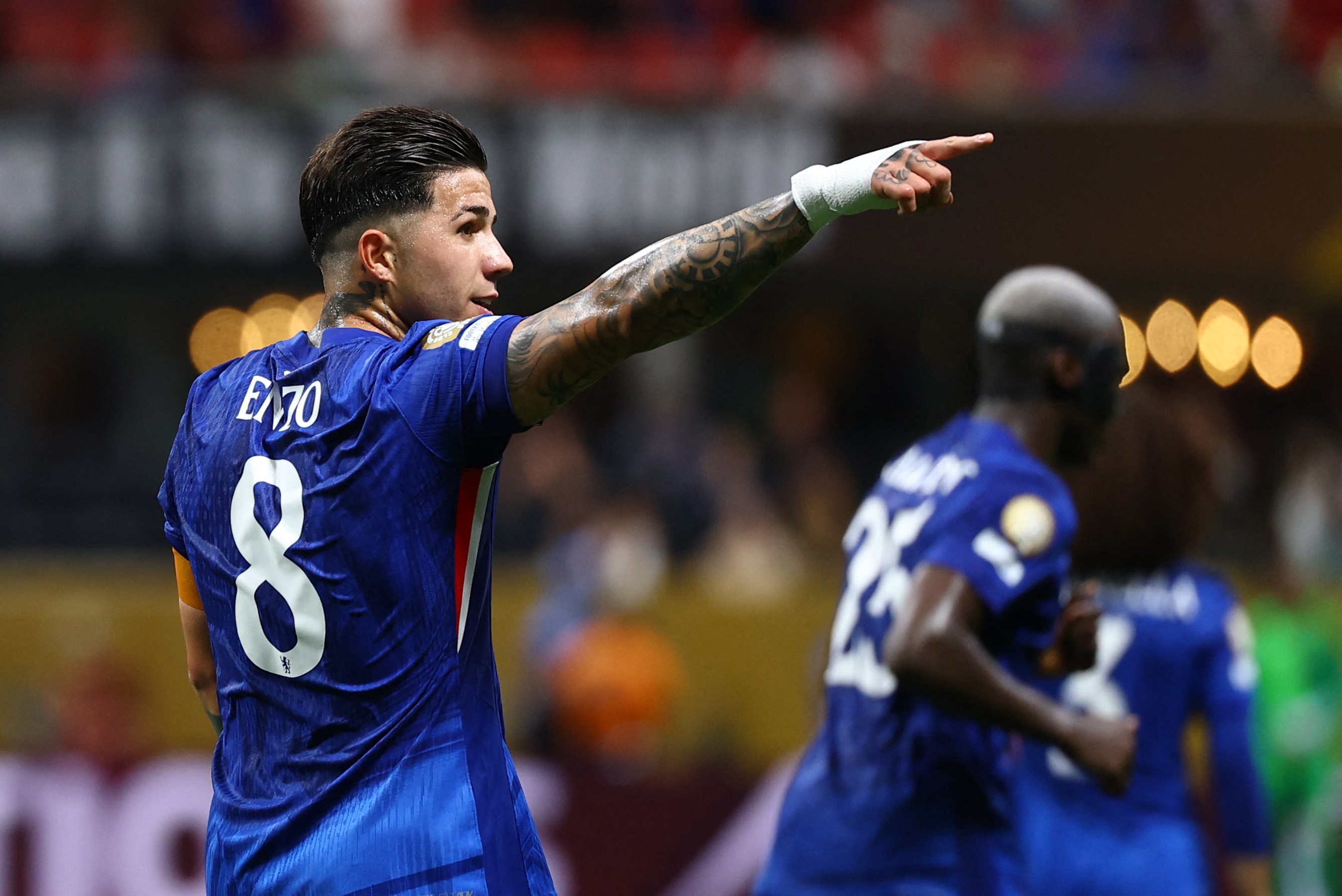 Destaque do Chelsea, Enzo Fernández esteve perto de defender o Flamengo e já provocou Léo Ortiz