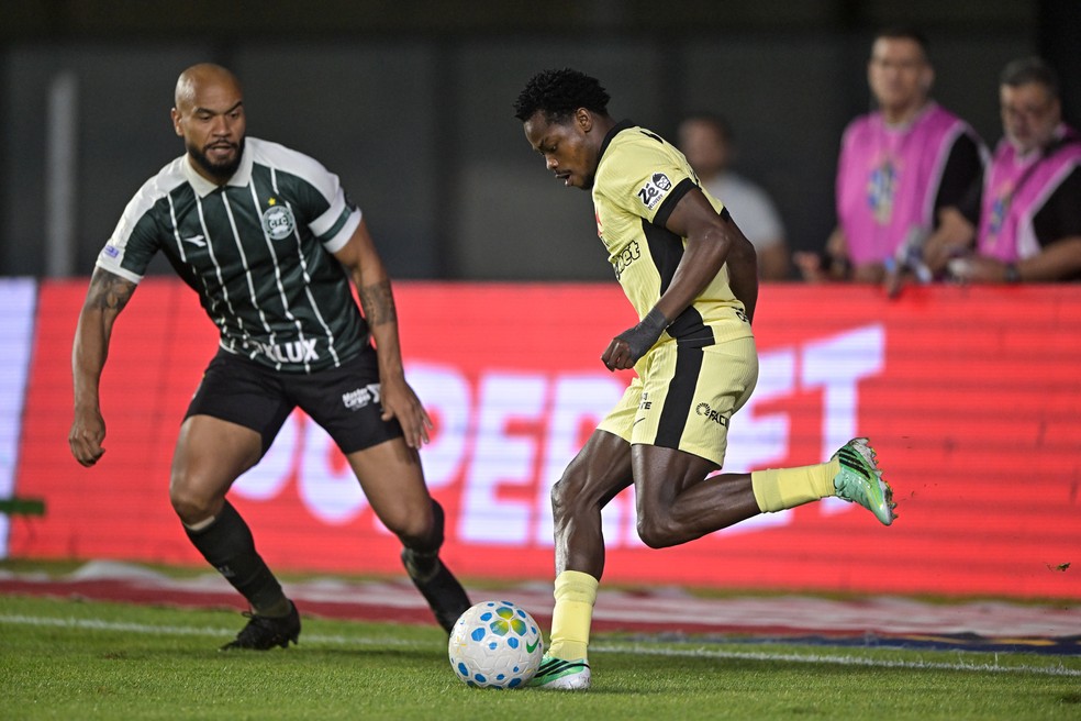 Andrés Gómez - Vasco x Coritiba - Brasileirão - São Januário — Foto: Thiago Ribeiro/AGIF