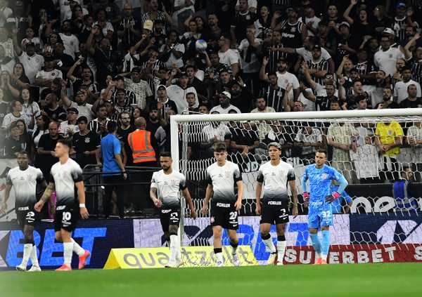 Corinthians enfrenta desafio de encontrar direção em meio à bagunça externa.