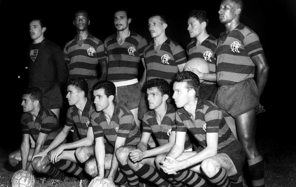 Zagallo (o primeiro agachado da direita para a esquerda) no Flamengo de 1957  Foto: Agncia Estado