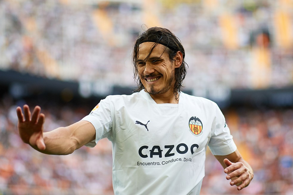 Cavani deixará o Valencia, com quem havia assinado até o meio do ano que vem — Foto: Getty Images