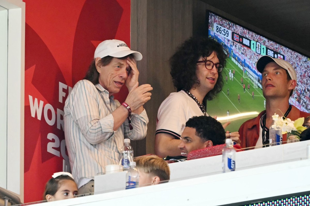 "Deixou de ser pé frio": web brinca com presença de Mick Jagger na vitória da Inglaterra