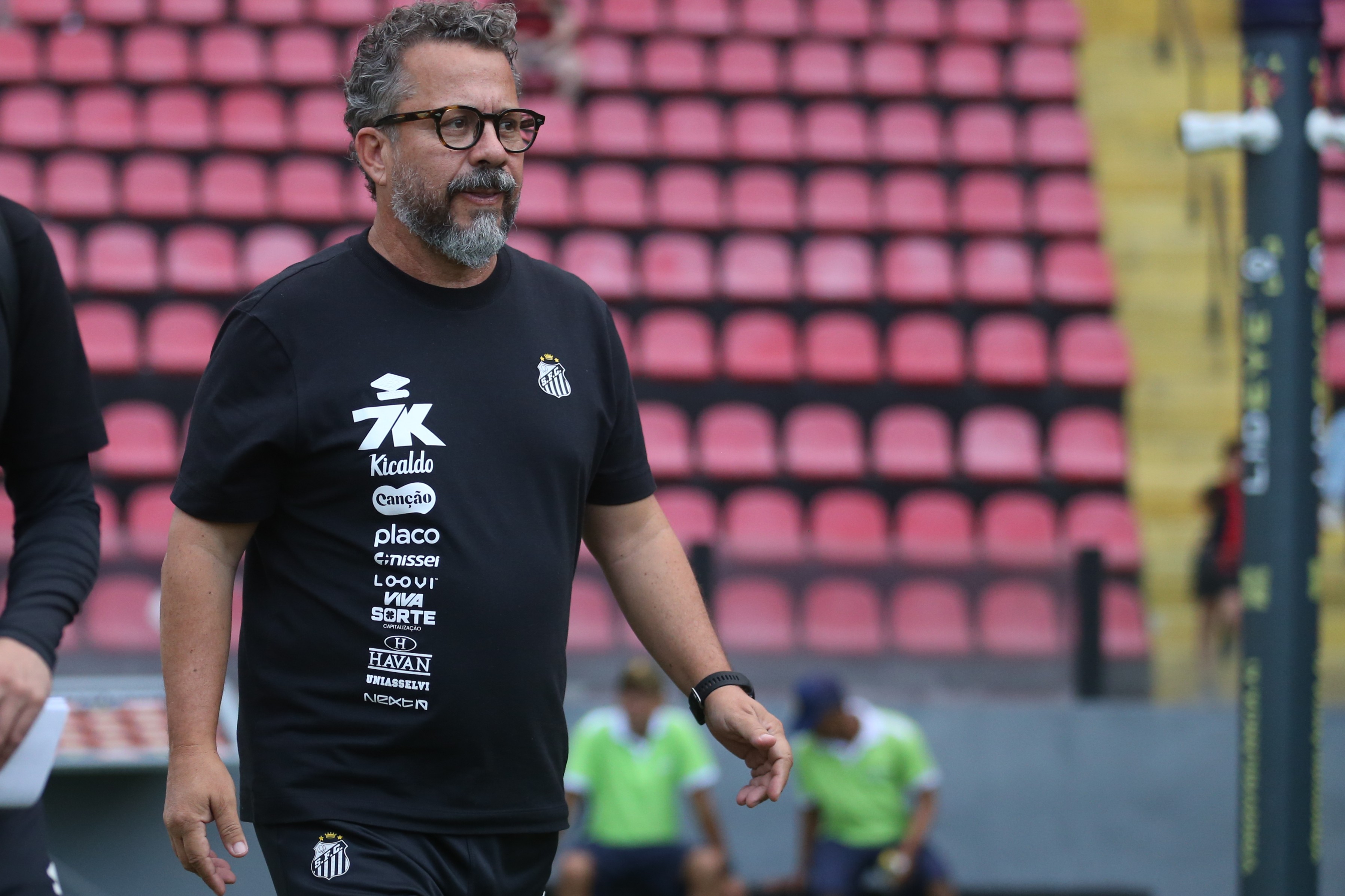 Cleber Xavier defende trabalho no Santos após empate: 