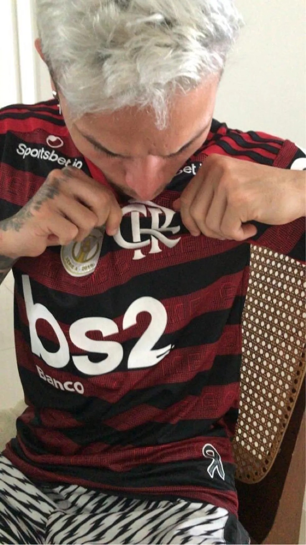 Artur vestiu a camisa do Flamengo quando estava emprestado ao Bahia pelo Palmeiras — Foto: Reprodução