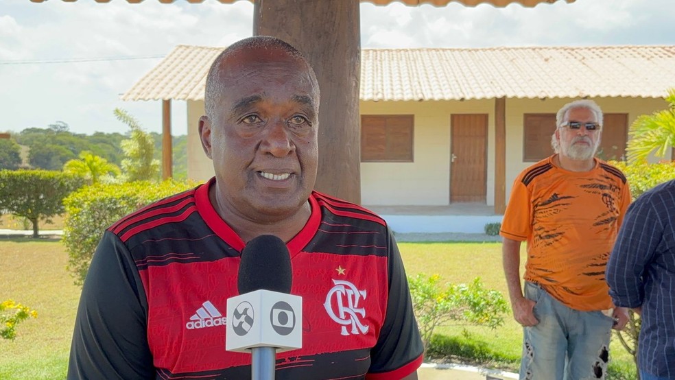 Peu vai convocar ex-jogadores para visitar Marcos Adriano — Foto: Denison Roma/Ge