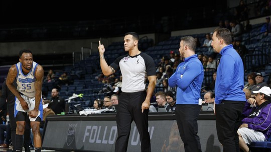 Ítalo Araújo se torna primeiro árbitro brasileiro a apitar na NBA