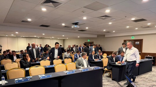 Clubes aprovam proposta da CBF para reduzir limite de jogadores estrangeiros