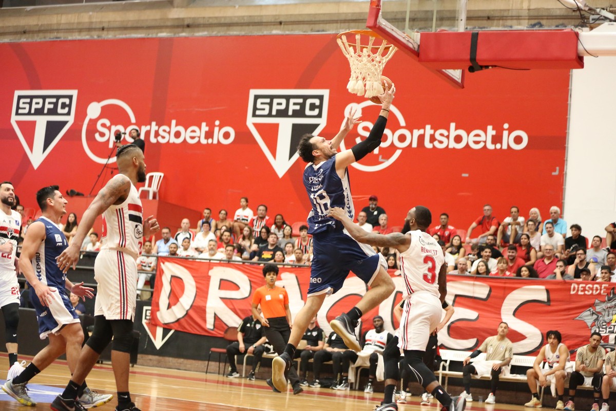 No estouro do relógio, Mogi vira sobre o São Paulo e encerra série negativa no NBB; veja vídeo