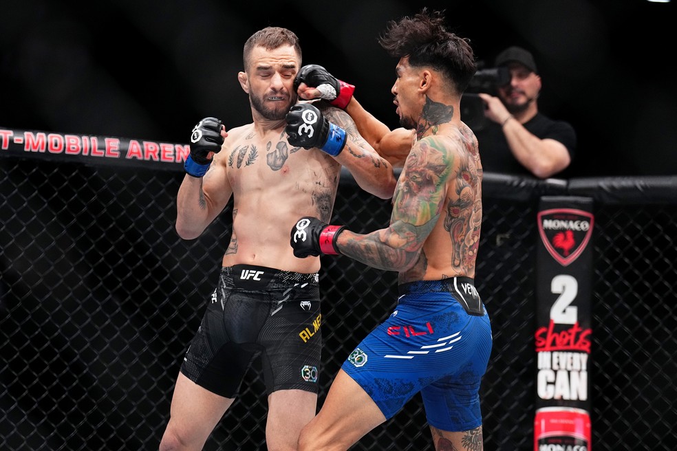 Andre Fili nocauteou Lucas Almeida ainda no primeiro round — Foto: Chris Unger/Zuffa LLC via Getty Images