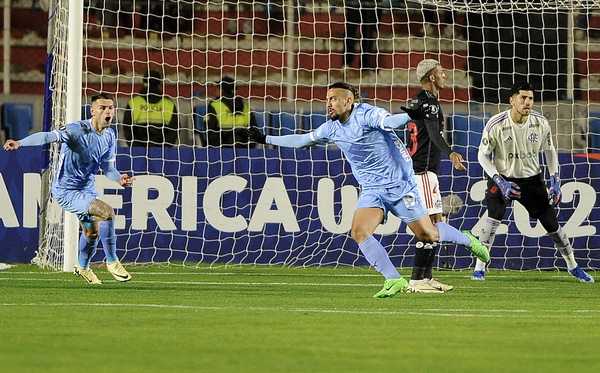 Grêmio mostra interesse em centroavante de rival do Flamengo na Libertadores
