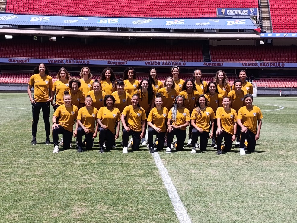 Elenco Feminino do São Paulo foi apresentado no Morumbis — Foto: Júlio Silva