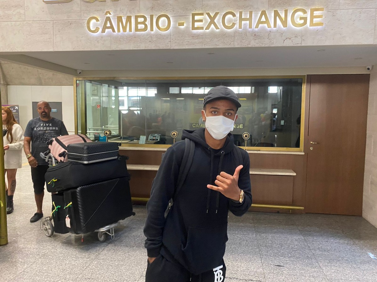 Kayky chega ao Brasil para assinar com o Bahia por uma temporada ...