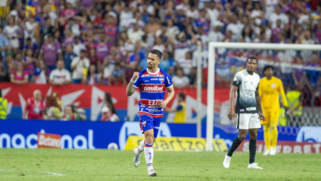 Yago Pikachu comemora gol do Fortaleza contra o Corinthians