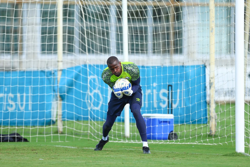 Caíque em treino do Grêmio — Foto: Rodrigo Fatturi/Grêmio