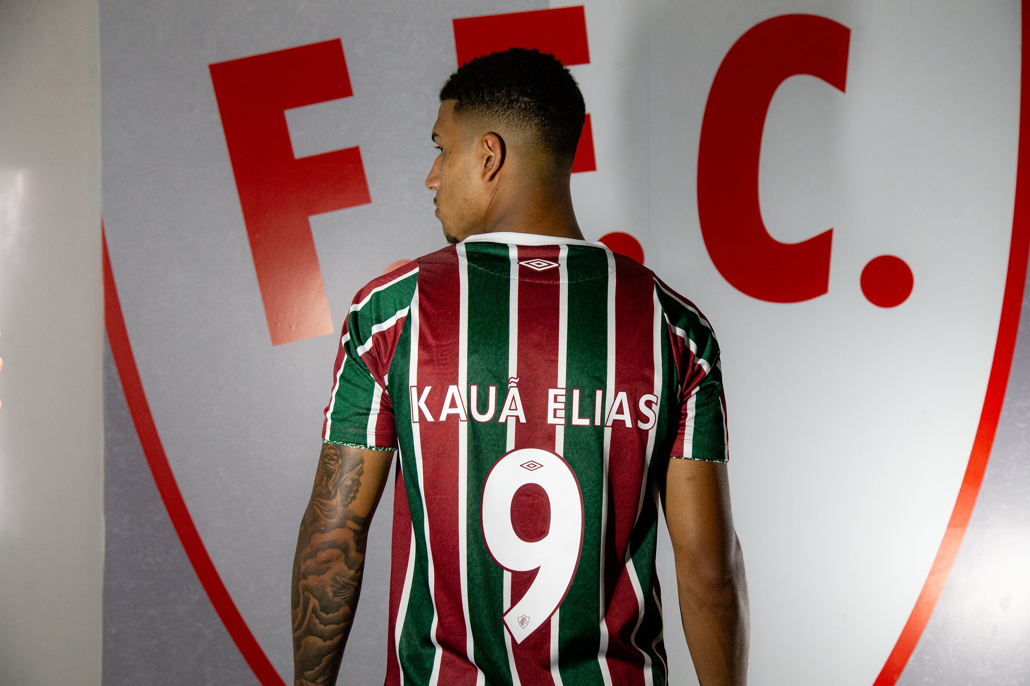 Kauã Elias assume a camisa 9 do Fluminense