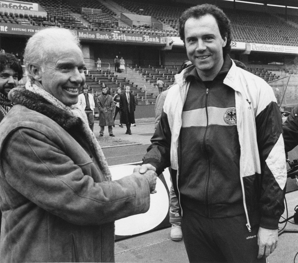 Zagallo e Beckenbauer antes de Brasil x Alemanha em 1986 — Foto: Eilmes/picture alliance via Getty Images