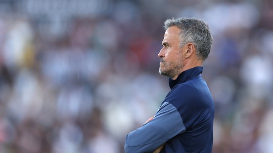 Técnico do PSG, Luis Enrique elogia o Botafogo: "Foi a equipe que melhor se defendeu contra nós" 