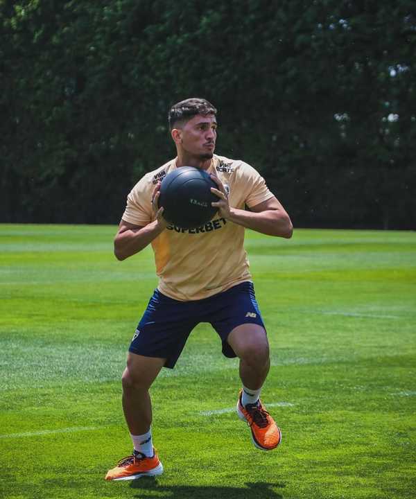 Pablo Maia e Michel Araújo realizam atividades no CT do São Paulo