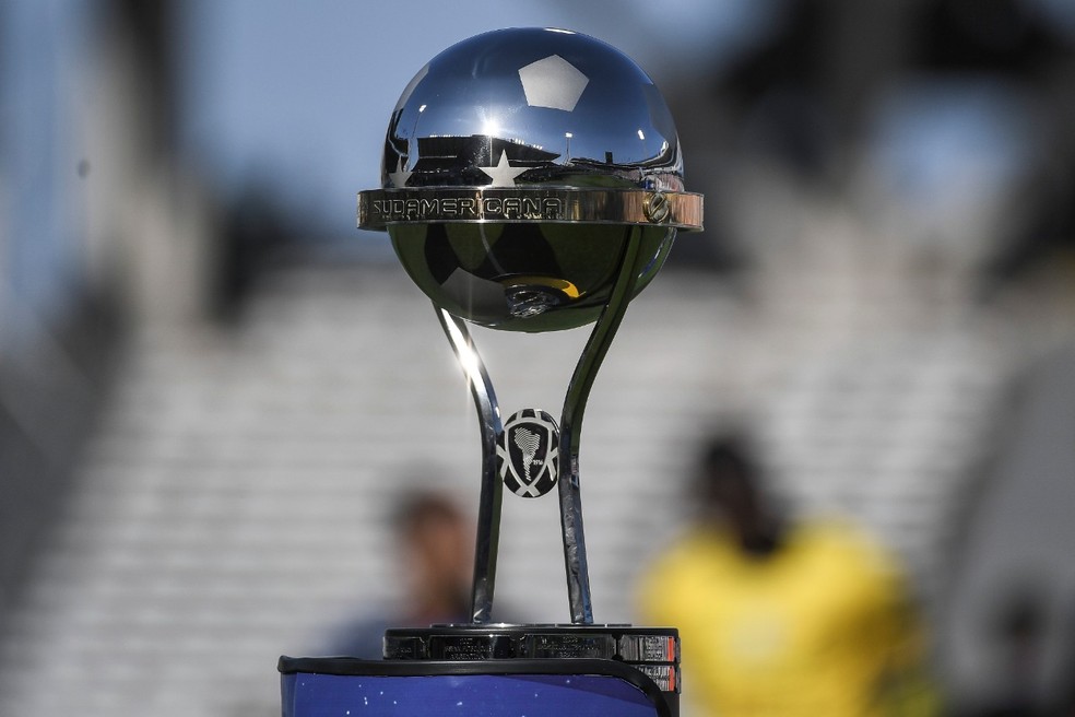 Troféu da Copa Sul-Americana — Foto: Staff Images/ CONMEBOL