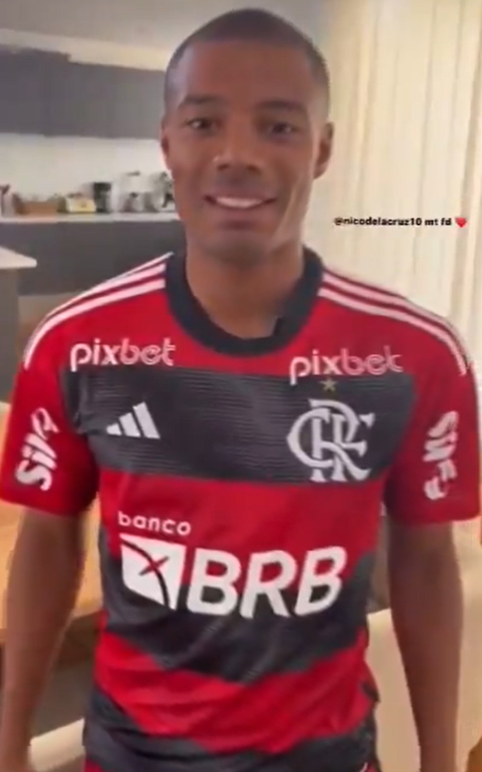 De La Cruz com a camisa do Flamengo — Foto: Reprodução