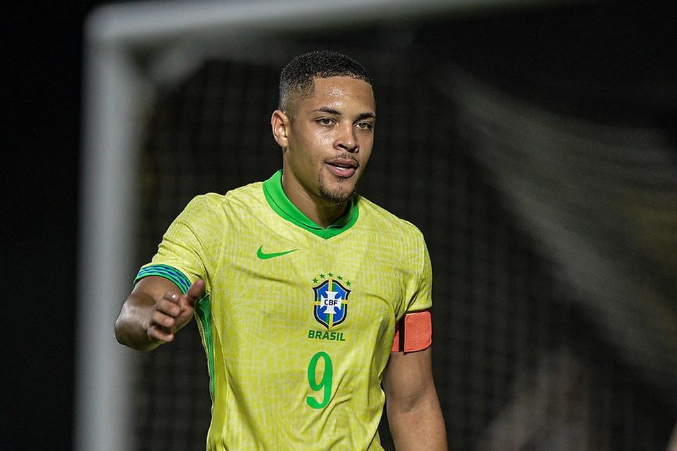 Vitor Roque comemora um dos gols do Brasil sub-20 contra o México — Foto: Staff Images / CBF