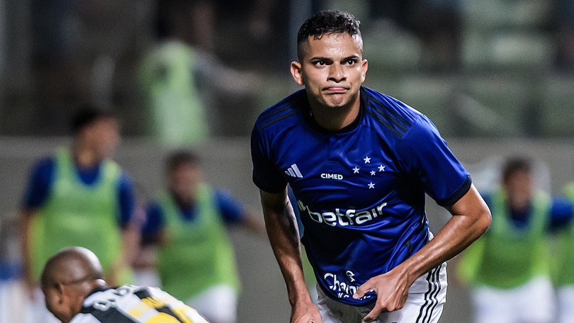 Goiano, Renan Problema nocauteia russo, é campeão do PFL e leva para casa  R$ 1 milhão - Esporte Goiano